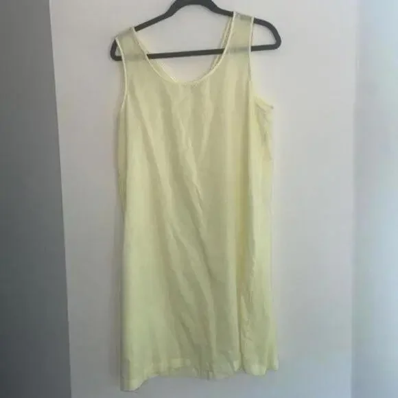 ✅Vintage 1960s Yellow V Neck Embroidered Sleeveless Nightgown Pajama Lingerie